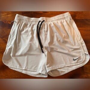 NWT Nike Dri-FIT Men’s Performance Shorts Beige Size M